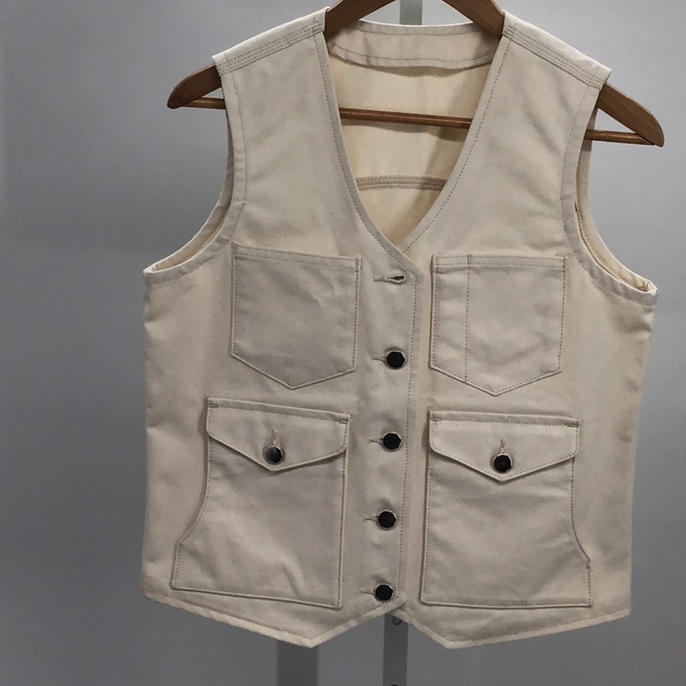 Stylish Beige Vest with Pockets